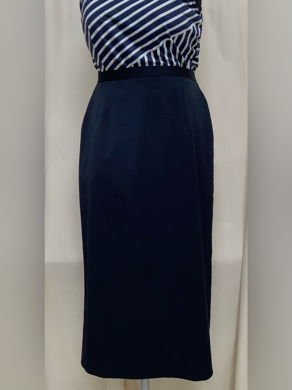 Briggs Dark Navy Blue Midi Skirt-Lined-Poly Rayon Lycra Blend-Back Zip Close-8P - Picture 1 of 5